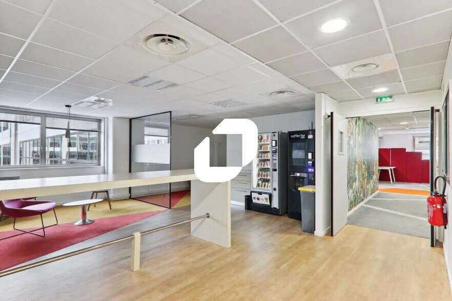 Bureau dans Noisy-le-Grand à louer - Photo de l’immeuble – Image 1 sur 10