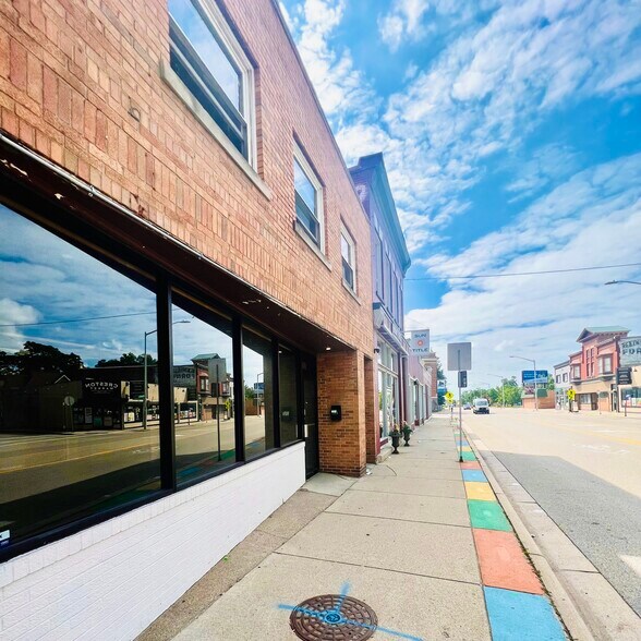 1414 Plainfield Ave NE, Grand Rapids, MI à louer - Photo de l’immeuble – Image 3 sur 13