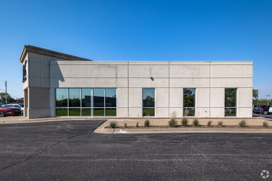 11414 E Central Ave, Wichita, KS à louer - Photo de l’immeuble – Image 3 sur 3