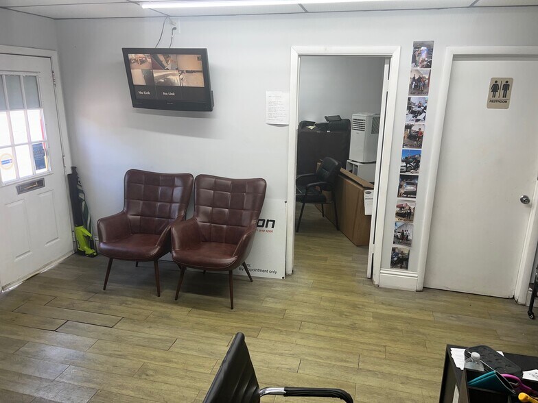 924 NE 4th Ave, Fort Lauderdale, FL à louer - Photo de l’immeuble – Image 2 sur 7
