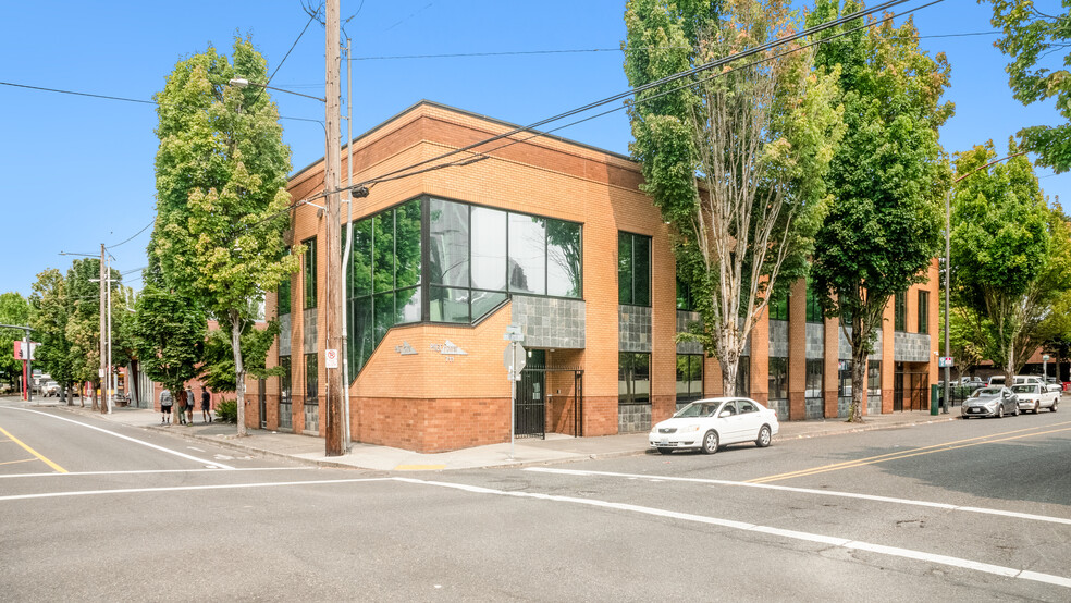 711 NE Halsey St, Portland, OR à louer - Photo principale – Image 1 sur 8