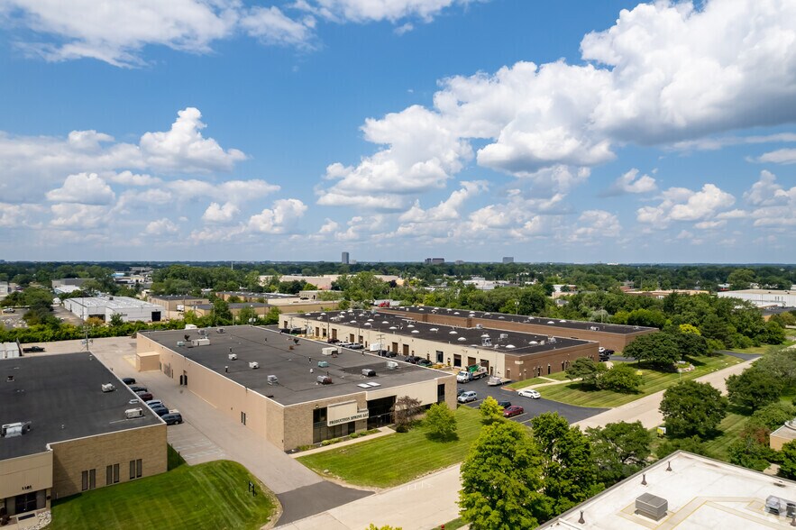 1151 Allen Dr, Troy, MI à louer - Aérien – Image 2 sur 12