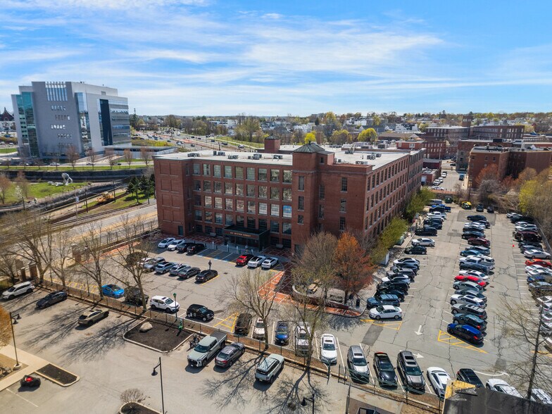 491 Dutton St, Lowell, MA à louer - Photo de l’immeuble – Image 1 sur 12
