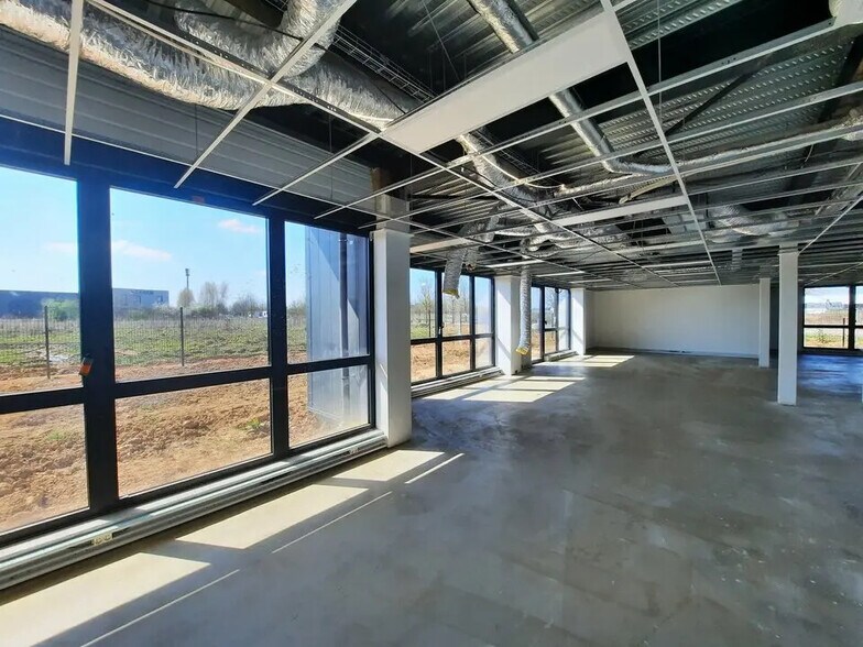 Bureau dans Saint-Martin-du-Vivier à vendre - Photo de l’immeuble – Image 2 sur 6