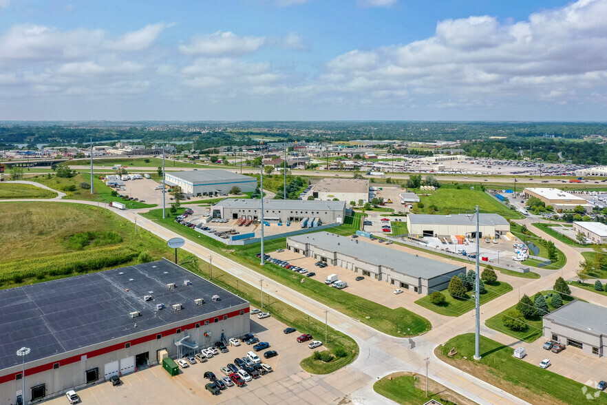 9840 S 140th St, Omaha, NE à louer - Photo de l’immeuble – Image 2 sur 7