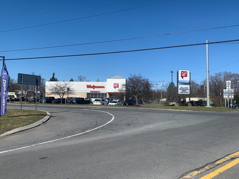 1262 Dix Ave, Hudson Falls, NY à louer - Photo de l’immeuble – Image 3 sur 6