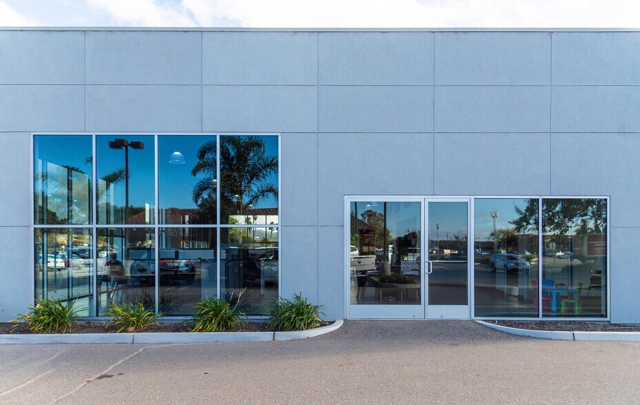 1221 N H St, Lompoc, CA à louer - Photo de l’immeuble – Image 3 sur 9