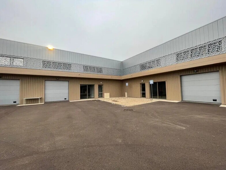 Industriel/Logistique dans Marolles-en-Hurepoix à vendre - Photo de l’immeuble – Image 1 sur 5