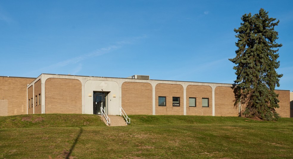 10500 Drummond Rd, Philadelphia, PA à louer - Photo de l’immeuble – Image 1 sur 28