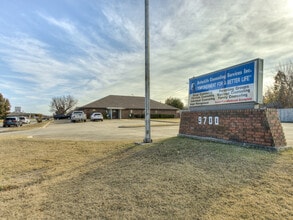 9700 S S Pennsylvania Ave, Oklahoma City, OK à louer Photo de l’immeuble– Image 1 sur 1
