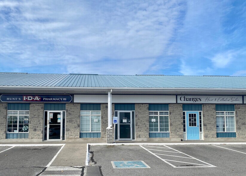 6 Speers Blvd, Loyalist, ON à louer - Photo de l’immeuble – Image 1 sur 9