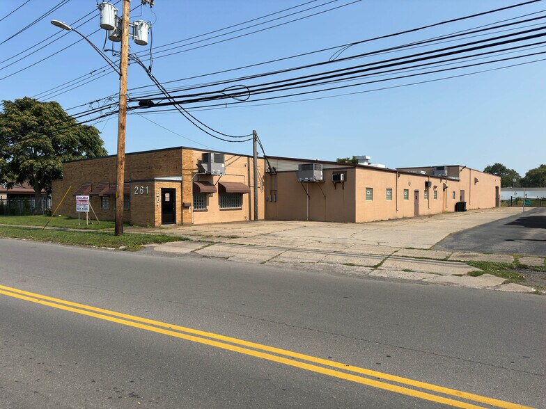 261 Main St, North Tonawanda, NY à louer - Photo de l’immeuble – Image 2 sur 23