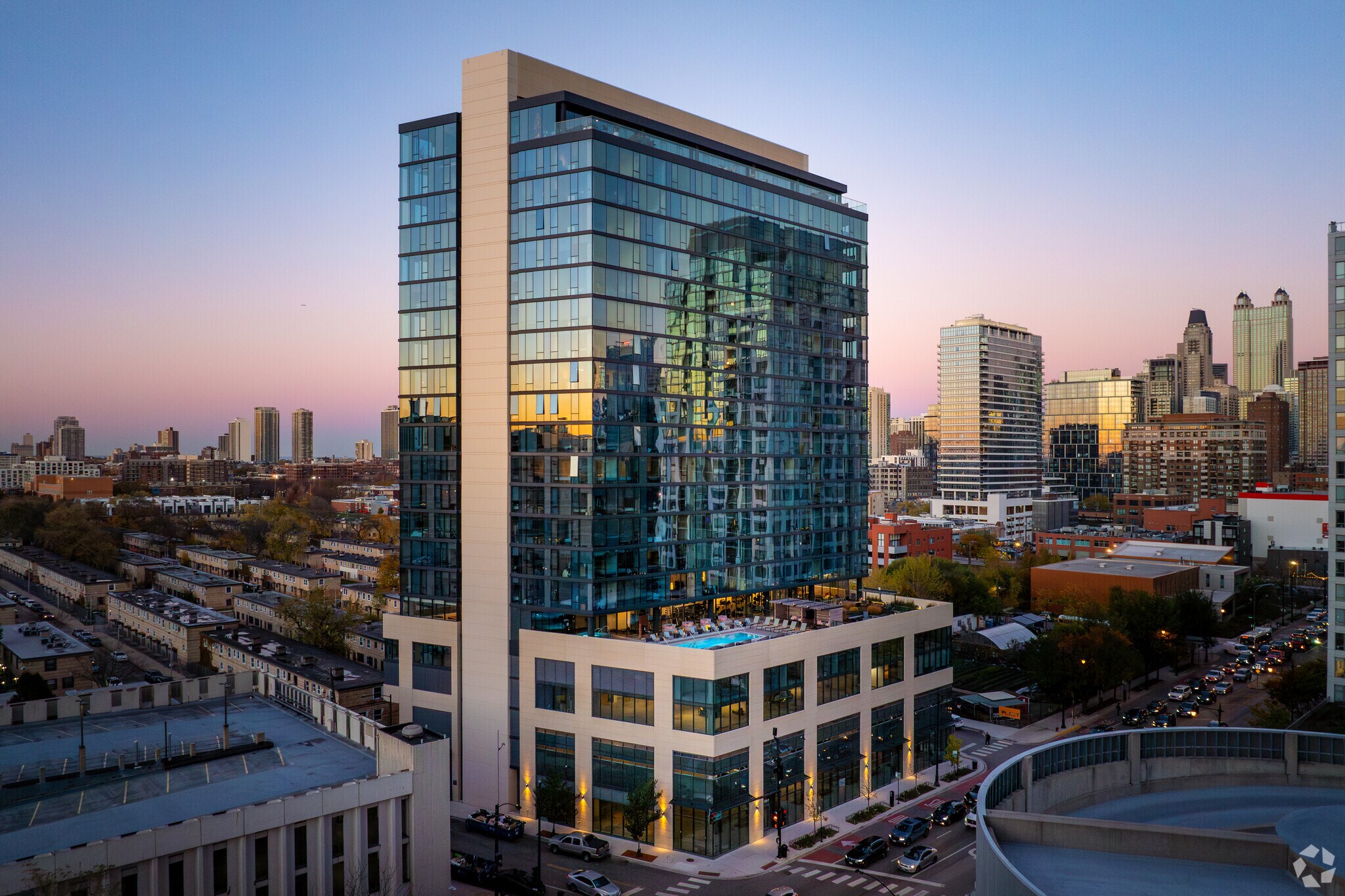 808 N Cleveland Ave, Chicago, IL à louer Photo principale– Image 1 sur 57