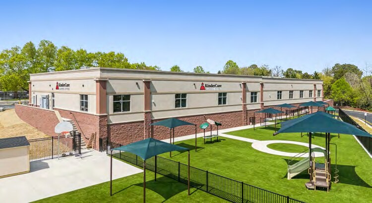 923 Maple Grove Dr, Fredericksburg, VA à vendre - Photo de l’immeuble – Image 2 sur 5