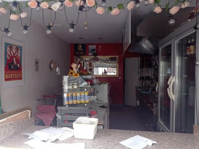 Plus de détails pour Local commercial à louer