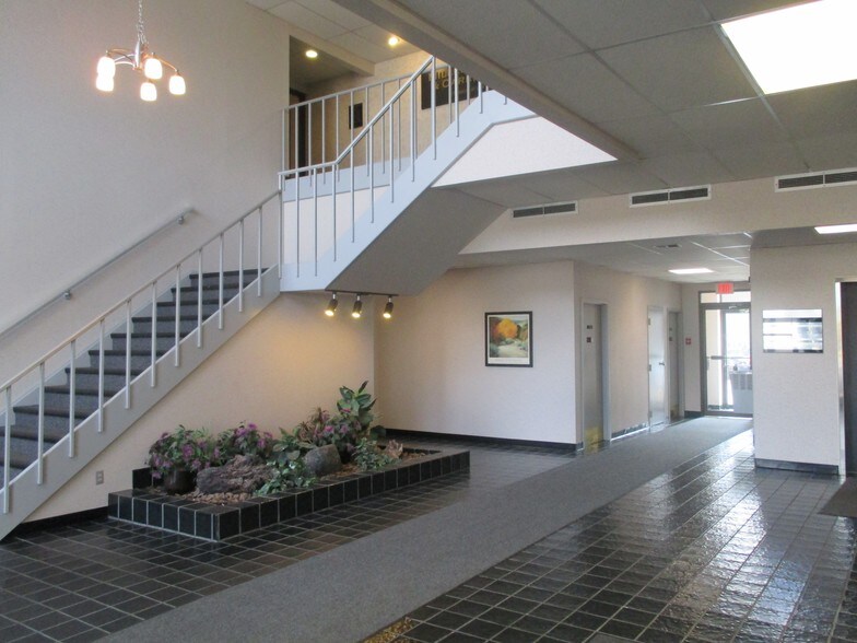 1446 Reynolds Rd, Maumee, OH à louer - Hall d’entrée – Image 3 sur 7
