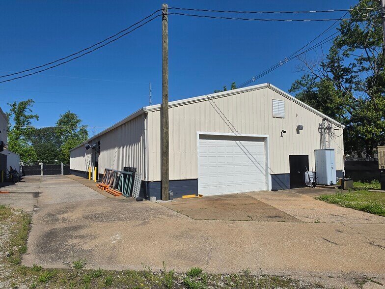 801 E Michigan St, Evansville, IN à vendre - Photo de l’immeuble – Image 3 sur 9