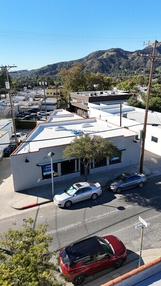 1810 Sunview Dr, Glendale, CA à louer - Photo de l’immeuble – Image 2 sur 8