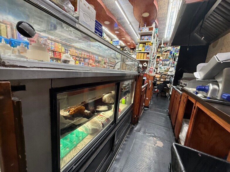 18413 140th Ave, Springfield Gardens, NY à vendre - Photo de l’immeuble – Image 3 sur 14