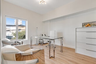 6208-6212 Santa Monica Blvd, Los Angeles, CA à louer Photo intérieure– Image 1 sur 19