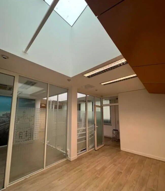 Plus de détails pour Bureau à vendre