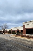 215 Remington Blvd, Bolingbrook, IL à louer Photo de l’immeuble– Image 1 sur 20
