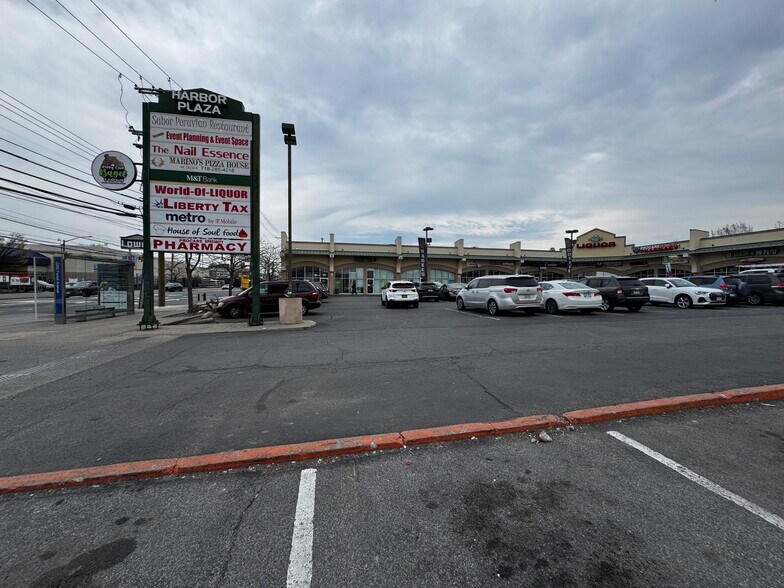 2220 Forest Ave, Staten Island, NY à vendre - Photo de l’immeuble – Image 2 sur 11