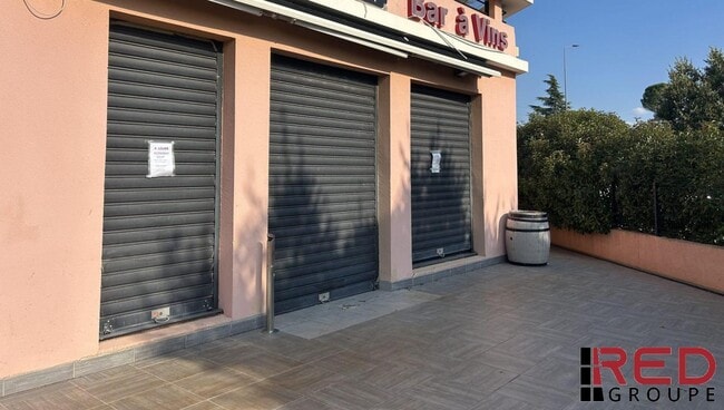 Plus de détails pour Local commercial à louer