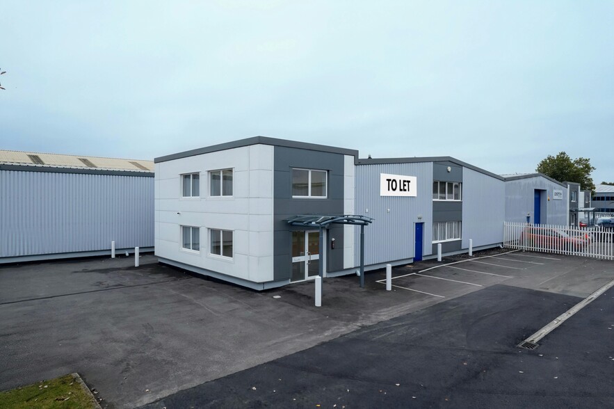 B7 Millbrook Close, Eastleigh à louer - Photo de l’immeuble – Image 2 sur 18