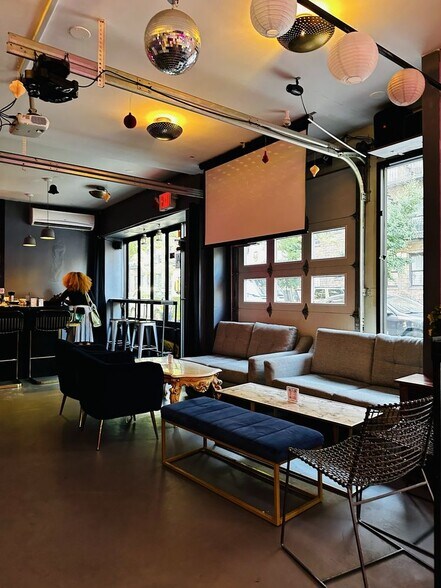 2122 Beekman Pl, Brooklyn, NY à louer - Photo de l’immeuble – Image 3 sur 4