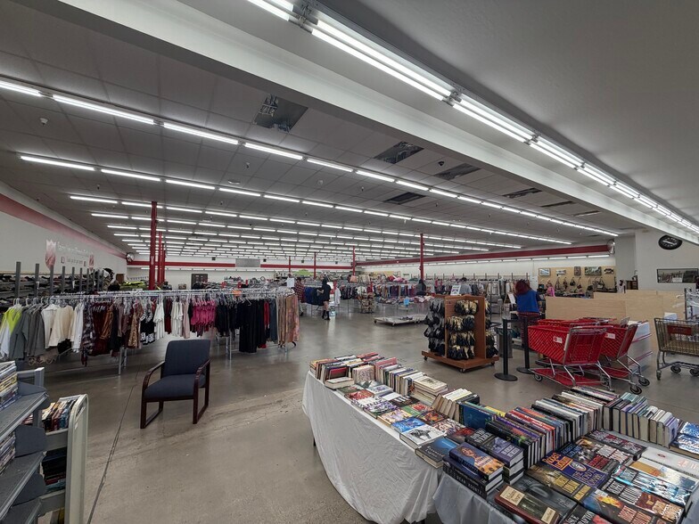 662 E Prater Way, Sparks, NV à louer - Photo de l’immeuble – Image 2 sur 5