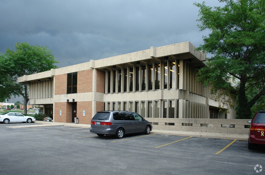 4600 N Brandywine Dr, Peoria, IL à louer - Photo de l’immeuble – Image 3 sur 9