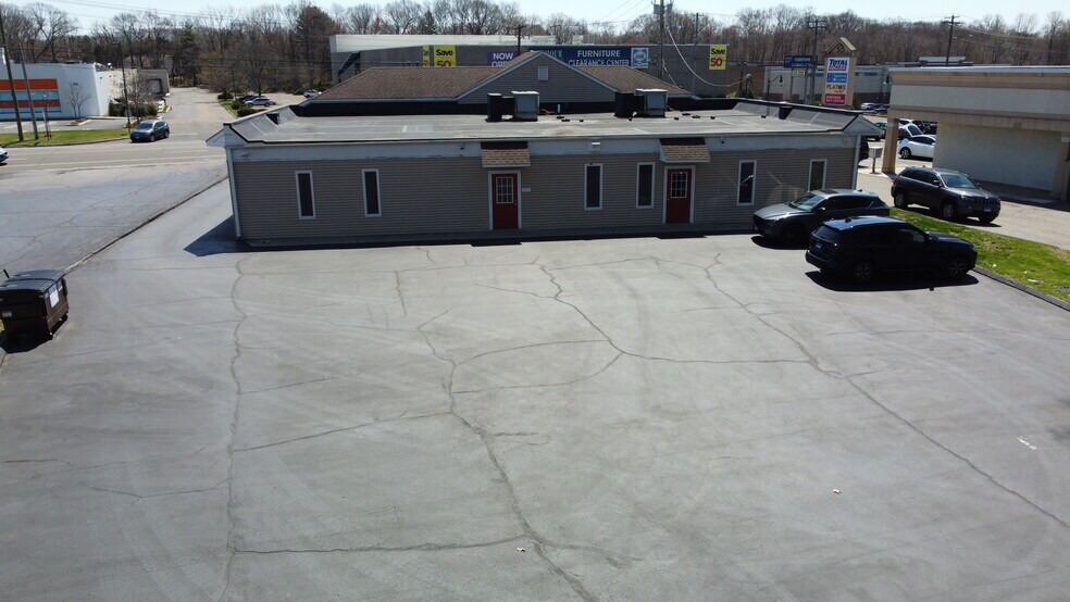 569 Boston Post Rd, Orange, CT à vendre - Photo de l’immeuble – Image 2 sur 13
