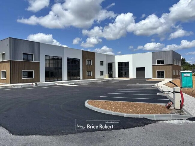 Plus de détails pour Bureau, Local d'activités à louer