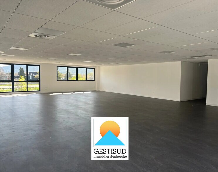 Bureau dans Aubagne à louer - Photo de l’immeuble – Image 2 sur 3
