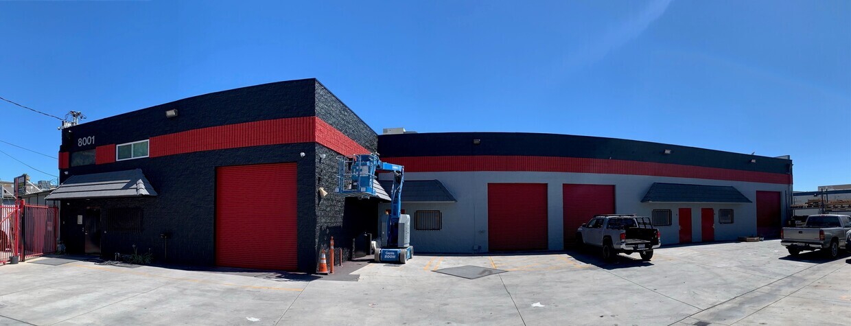 8001 Langdon Ave, Van Nuys, CA à louer Photo principale– Image 1 sur 6