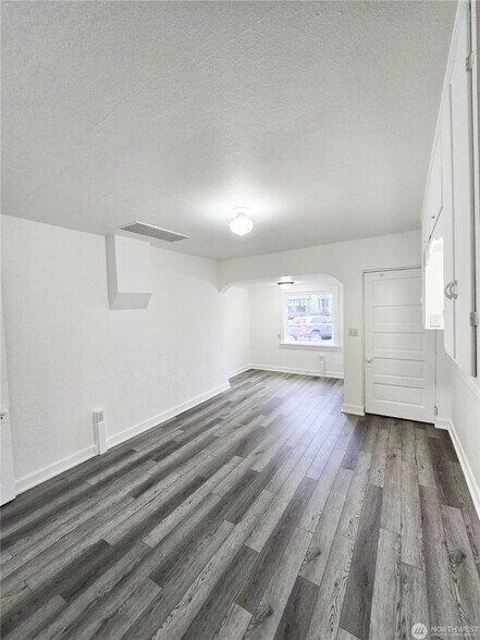 105 Maple Ave, La Conner, WA à vendre - Photo de l’immeuble – Image 3 sur 14