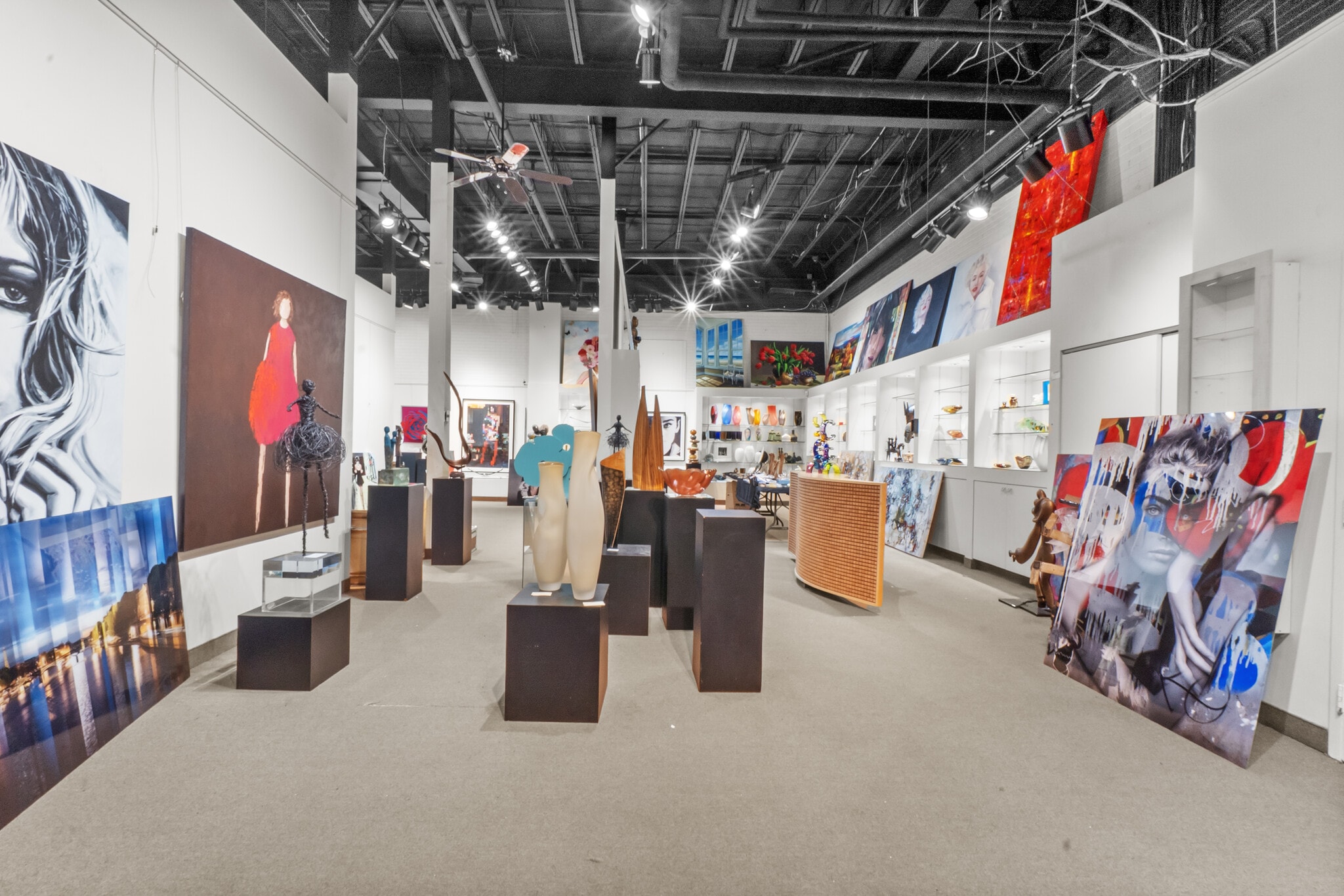 5441-5471 Av Royalmount, Mont-Royal, QC à louer Photo intérieure– Image 1 sur 10