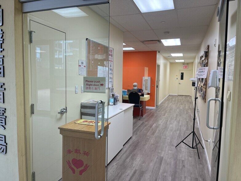 42-33-42-37 Main St, Flushing, NY à vendre - Photo de l’immeuble – Image 3 sur 19
