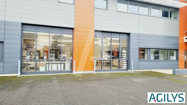 Plus de détails pour Local d'activités à louer