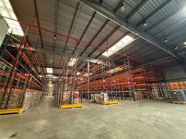 Plus de détails pour Industriel/Logistique à louer
