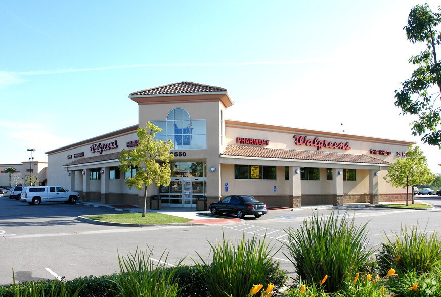 9530-9600 Hageman Rd, Bakersfield, CA à louer - Photo de l’immeuble – Image 3 sur 3