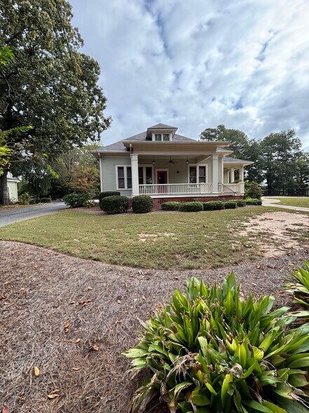 133 W Candler St, Winder, GA à louer - Photo de l’immeuble – Image 1 sur 9