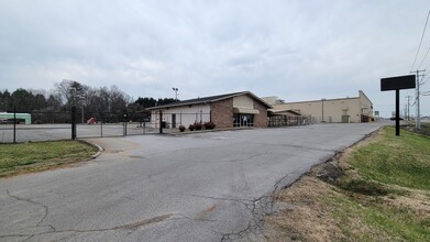 1528 W Broadway Ave, Maryville, TN à louer Photo de l’immeuble– Image 2 sur 15