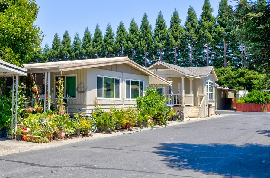 5250 Whispering Creek Dr, Santa Rosa, CA à vendre - Photo de l’immeuble – Image 3 sur 39