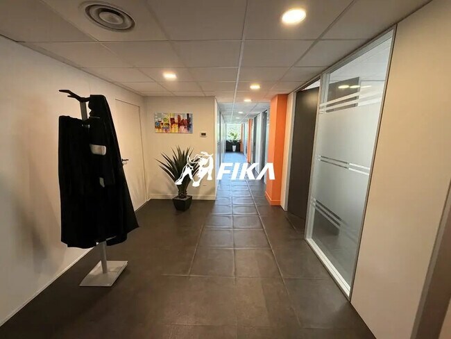 Plus de détails pour Bureau à vendre