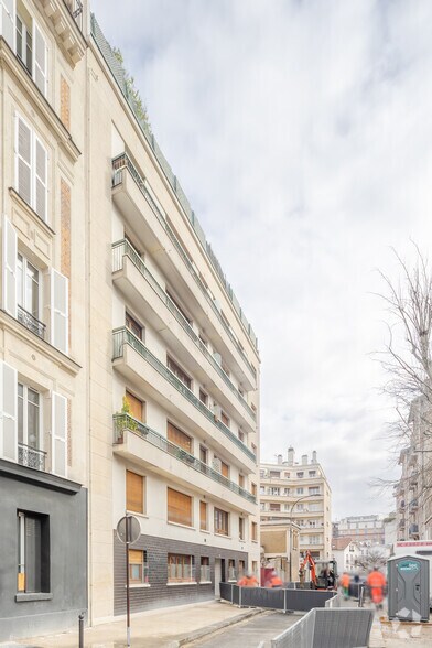 Immeuble residentiel dans Paris à vendre - Photo de l’immeuble – Image 2 sur 2