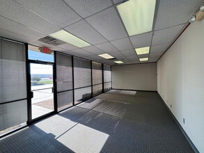 6100 NW 2nd St, Oklahoma City, OK à louer Photo intérieure– Image 1 sur 5