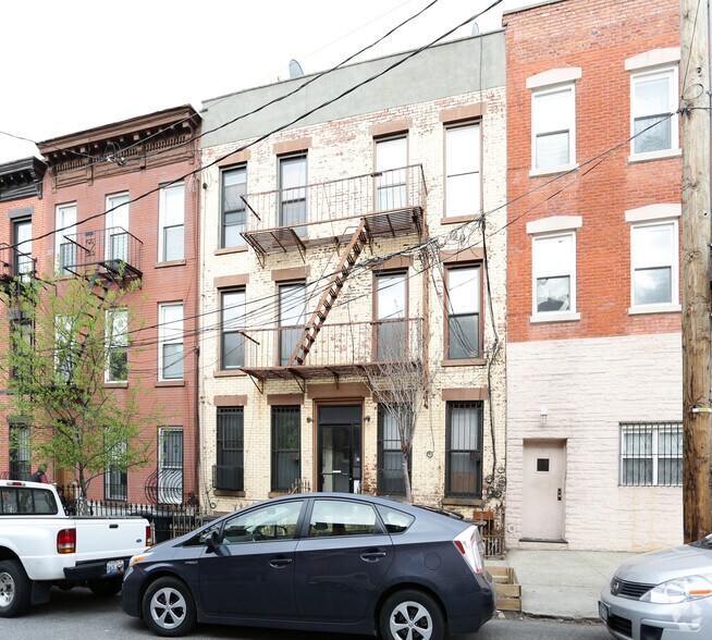 656 Henry St, Brooklyn, NY à vendre - Photo principale – Image 1 sur 51