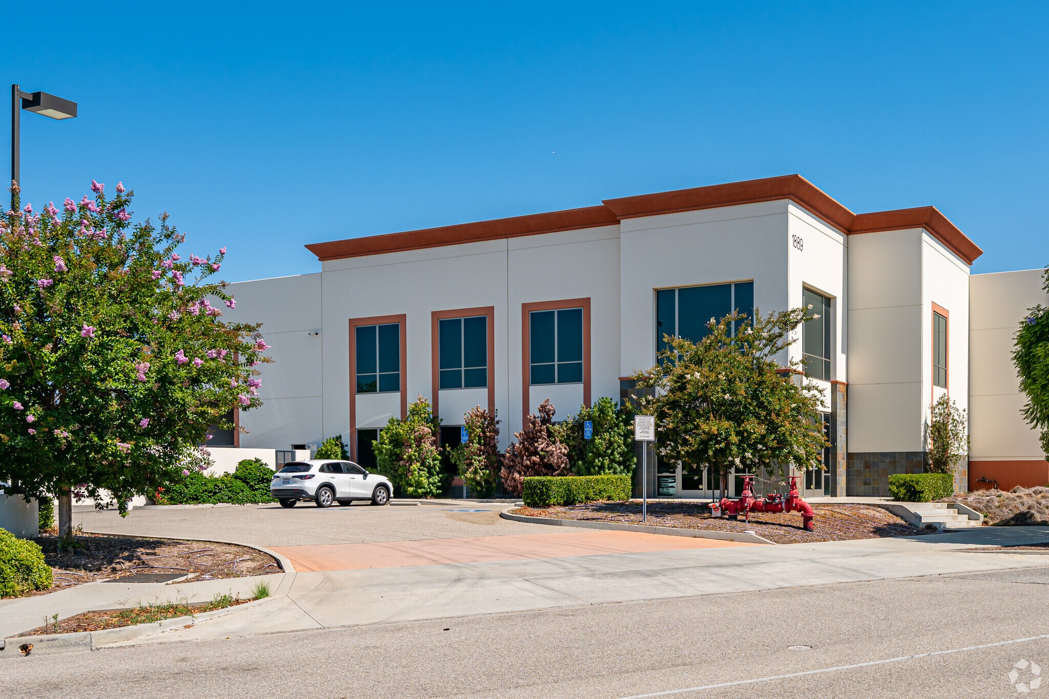 1889 Wheeler Ave, La Verne, CA à louer Photo principale– Image 1 sur 6